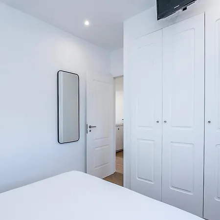 Lea Modern Attic Escape With Peaceful Terrace Apartment