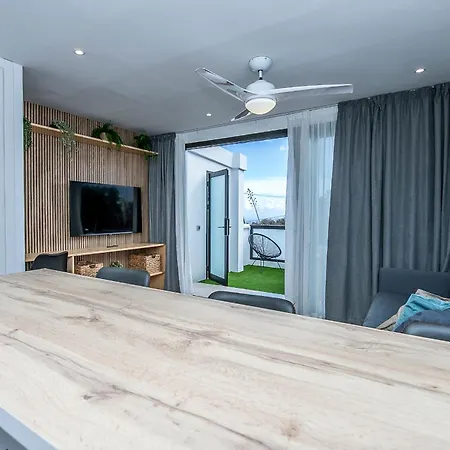 Lea Modern Attic Escape With Peaceful Terrace Apartment Santa Cruz de Tenerife