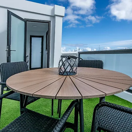 Lea Modern Attic Escape With Peaceful Terrace דירה