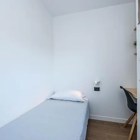 דירה Lea Modern Attic Escape With Peaceful Terrace