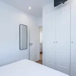 Lea Modern Attic Escape With Peaceful Terrace شقة