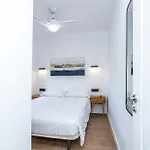 Lea Modern Attic Escape With Peaceful Terrace شقة