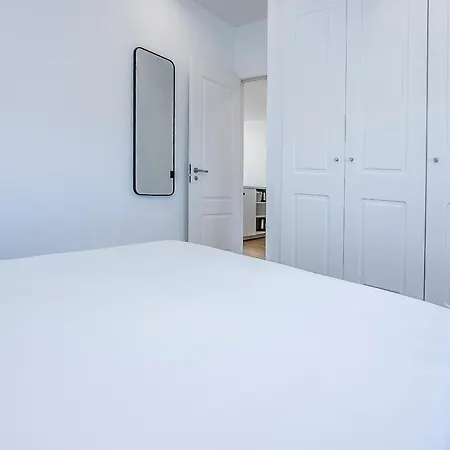 Modern Attic Escape With Peaceful Terrace Apartment *