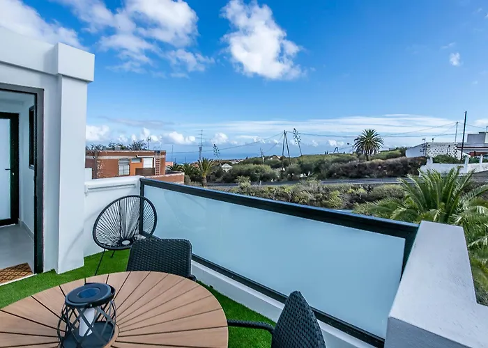 Lea Modern Attic Escape With Peaceful Terrace Santa Cruz de Tenerife