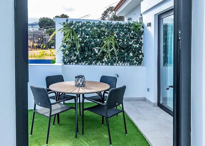 Lea Modern Attic Escape With Peaceful Terrace Apartmán *