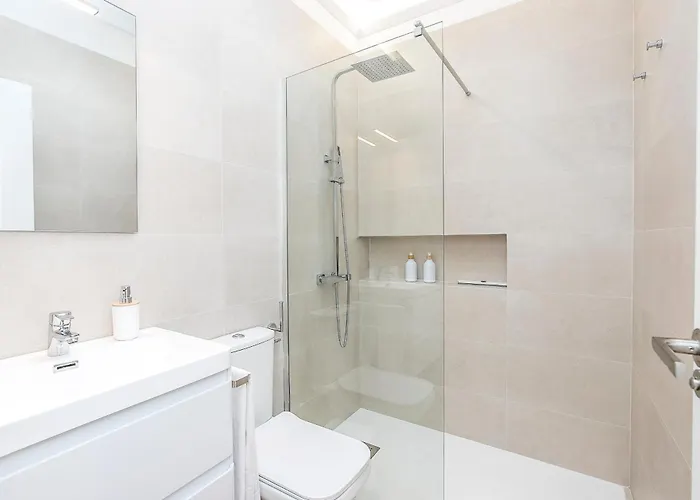 Lea Modern Attic Escape With Peaceful Terrace *