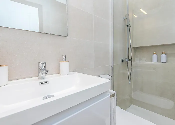 Lea Modern Attic Escape With Peaceful Terrace