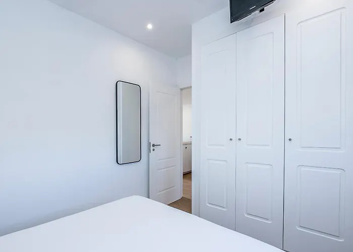 Lea Modern Attic Escape With Peaceful Terrace Apartmán