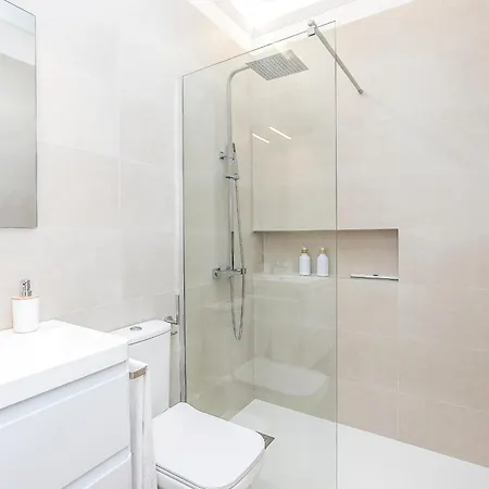 Lea Modern Attic Escape With Peaceful Terrace *